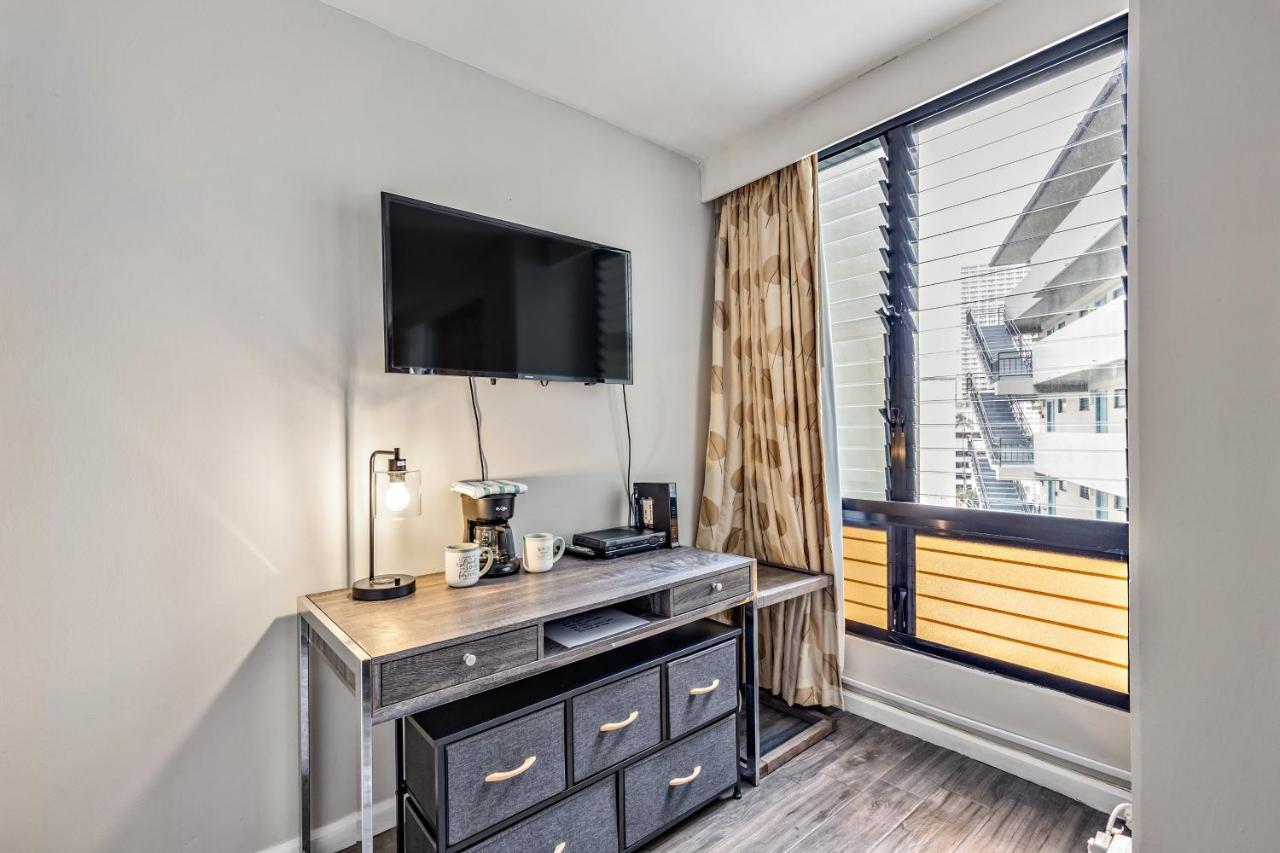 Inviting Waikiki Grand Hotel Room One Block To Beach! ホノルル エクステリア 写真